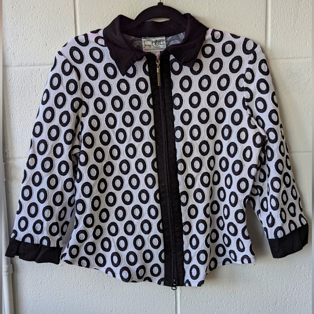 Cute crop blazer - Size 12